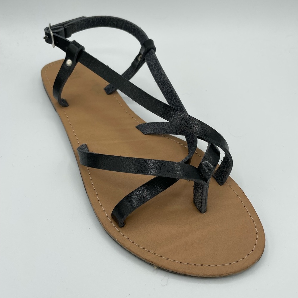 NWOT Forever 21 Size 9 Black Faux Leather Sandals